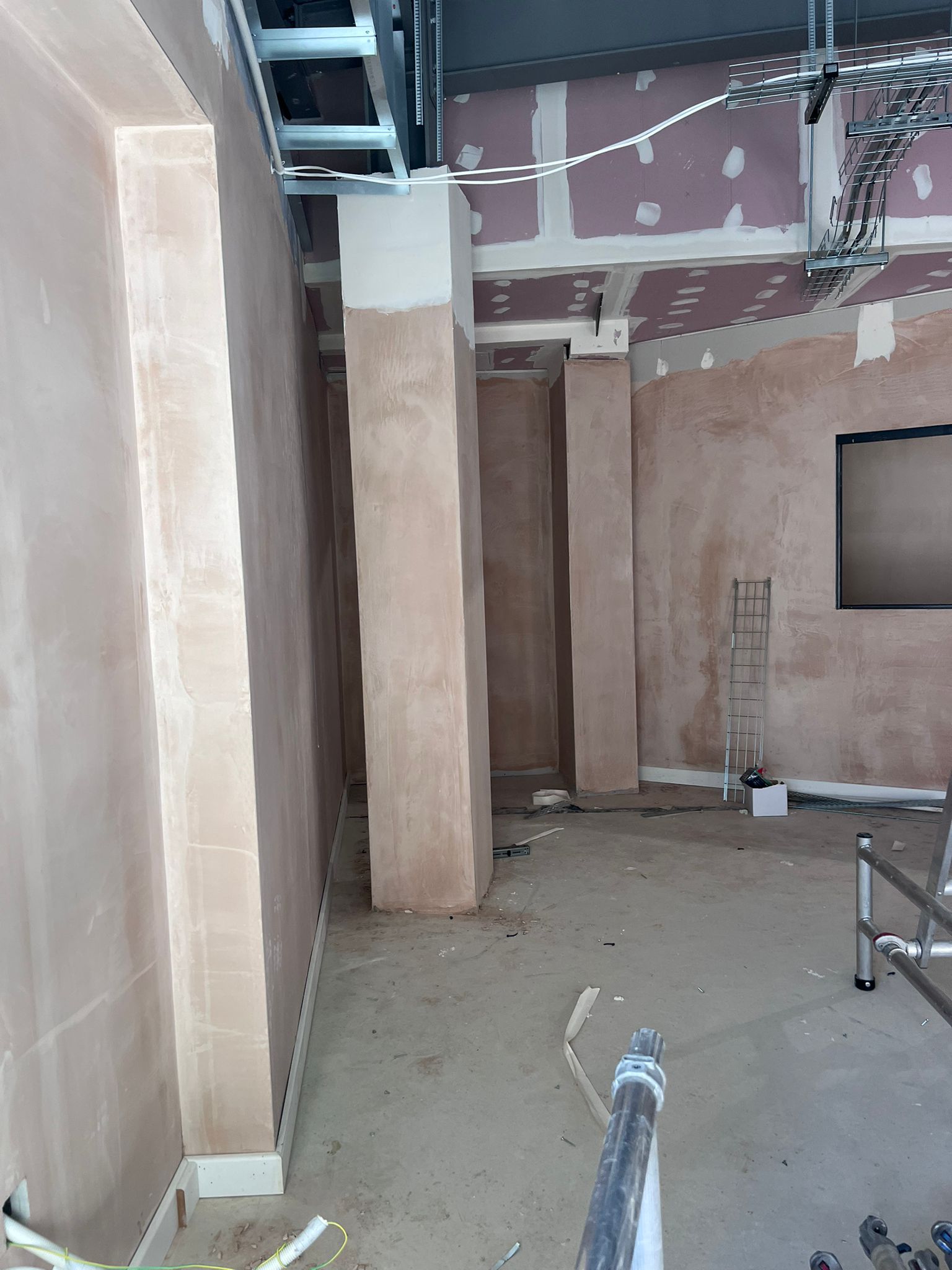 Beading corners before plaster